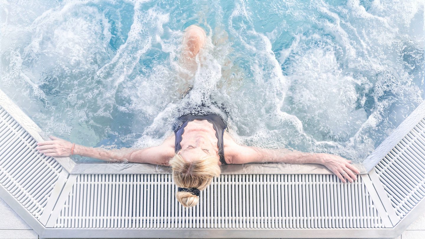 Grosszügiger Wellnessbereich mit Pool
