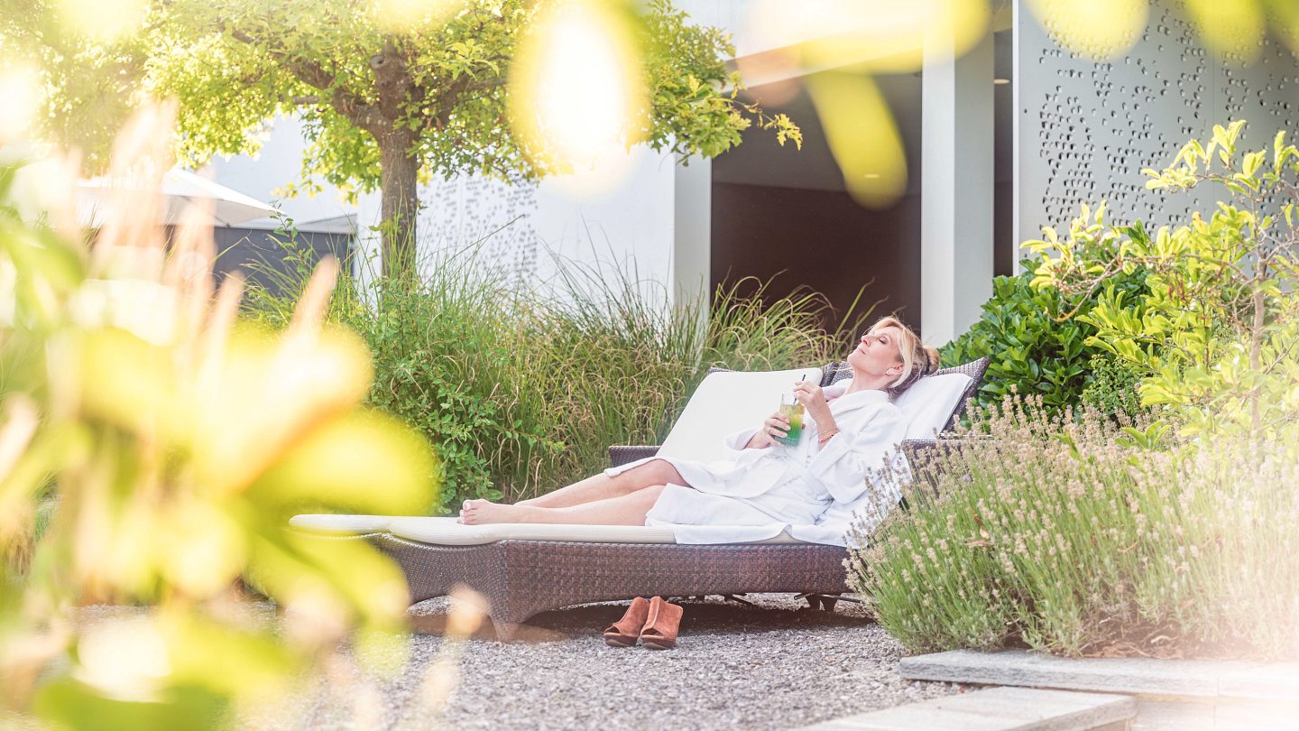 Ruheoase im Spa-Garten